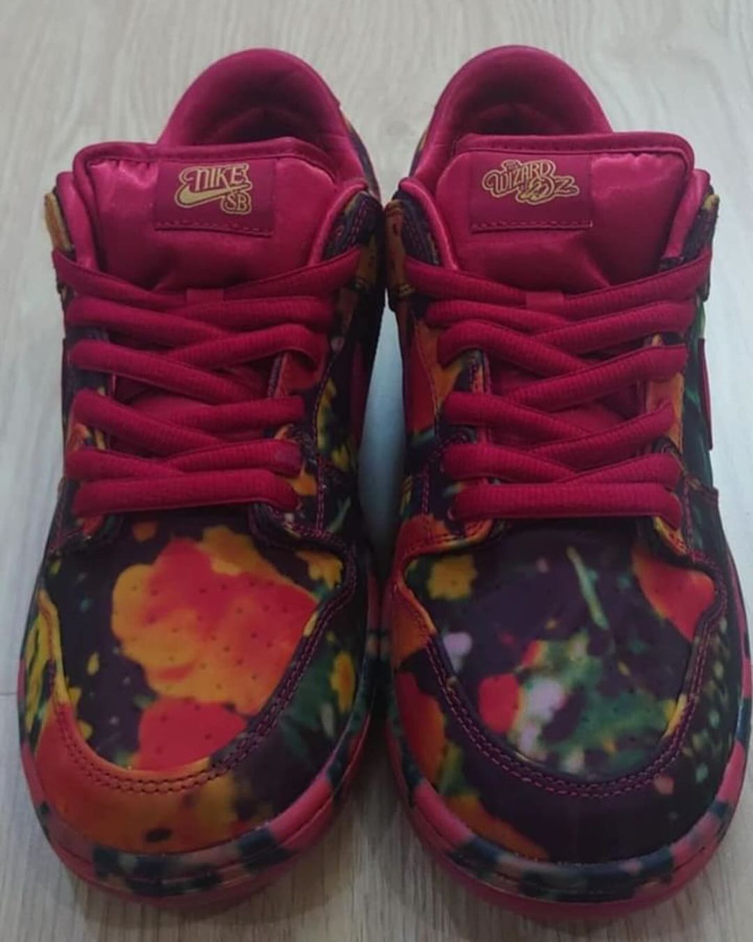 【2024年 12/19 & 12/23 発売】オズの魔法使い × NIKE SB DUNK LOW PRO QS (THE WIZARD OF OZ ナイキ ダンク ロー プロ) [FZ1291-600]