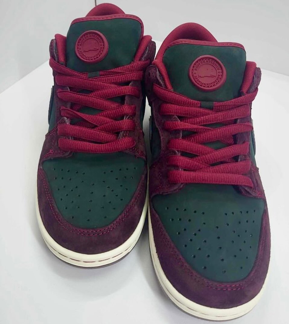 【国内 2025年 1/22 & 1/24 発売】Riot Skateshop × NIKE SB DUNK LOW (ライオットスケートショップ ナイキ ダンク ロー) [FZ1289-200]