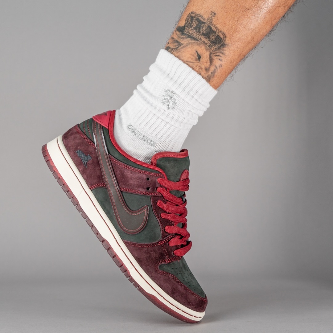 【国内 2025年 1/22 & 1/24 発売】Riot Skateshop × NIKE SB DUNK LOW (ライオットスケートショップ ナイキ ダンク ロー) [FZ1289-200]