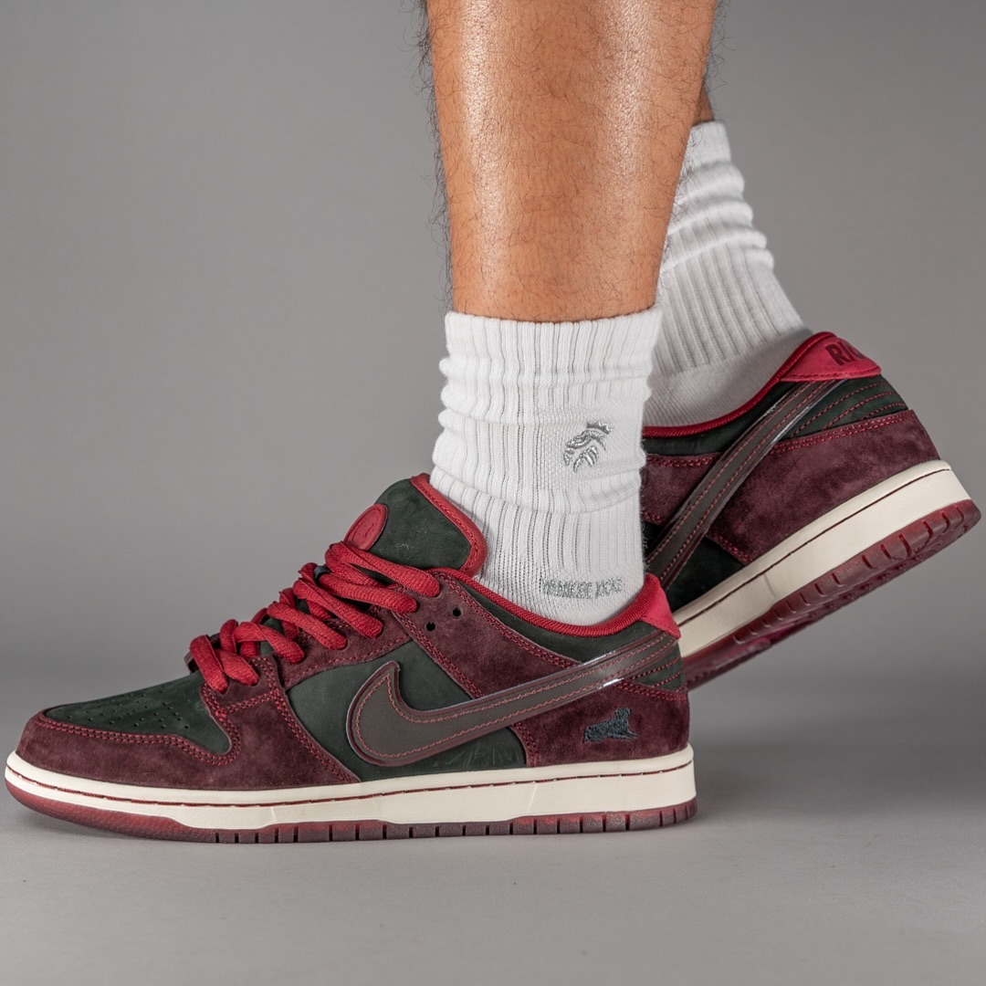 【国内 2025年 1/22 & 1/24 発売】Riot Skateshop × NIKE SB DUNK LOW (ライオットスケートショップ ナイキ ダンク ロー) [FZ1289-200]