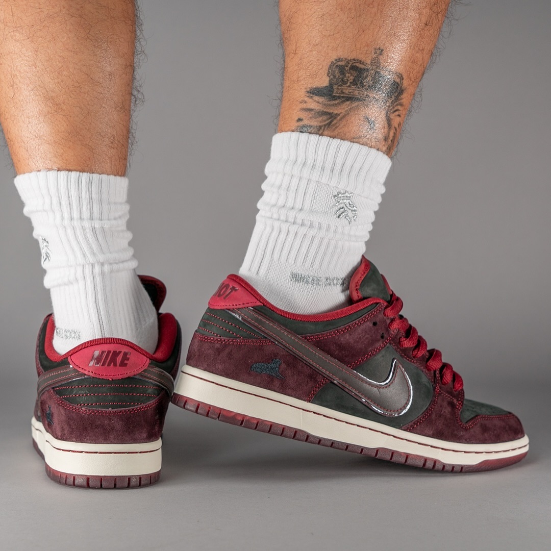 【国内 2025年 1/22 & 1/24 発売】Riot Skateshop × NIKE SB DUNK LOW (ライオットスケートショップ ナイキ ダンク ロー) [FZ1289-200]