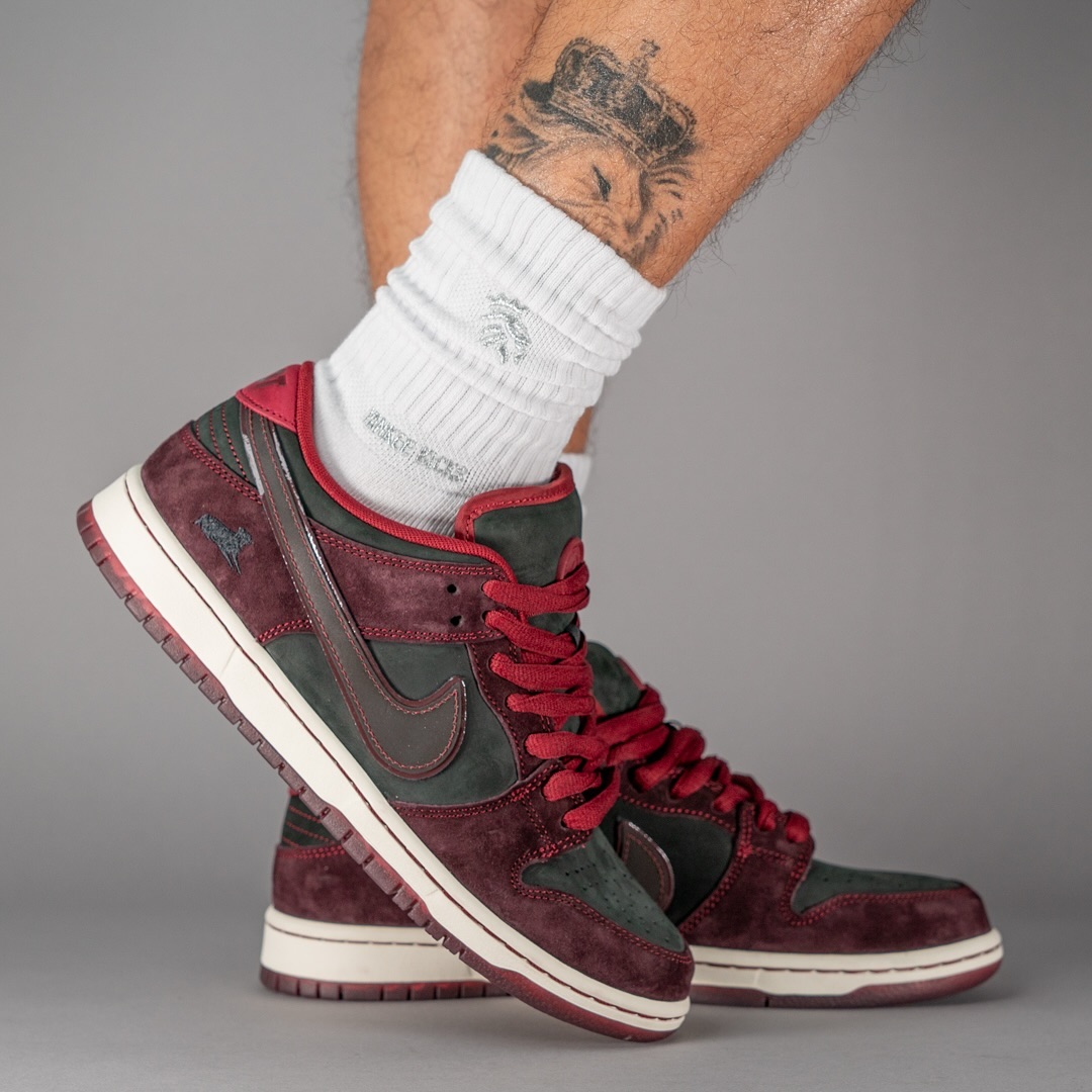 【国内 2025年 1/22 & 1/24 発売】Riot Skateshop × NIKE SB DUNK LOW (ライオットスケートショップ ナイキ ダンク ロー) [FZ1289-200]