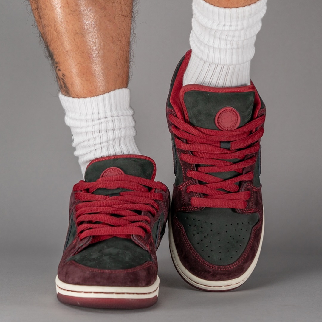 【国内 2025年 1/22 & 1/24 発売】Riot Skateshop × NIKE SB DUNK LOW (ライオットスケートショップ ナイキ ダンク ロー) [FZ1289-200]