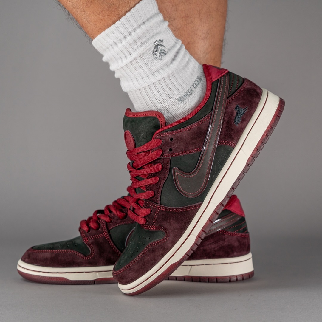 【国内 2025年 1/22 & 1/24 発売】Riot Skateshop × NIKE SB DUNK LOW (ライオットスケートショップ ナイキ ダンク ロー) [FZ1289-200]