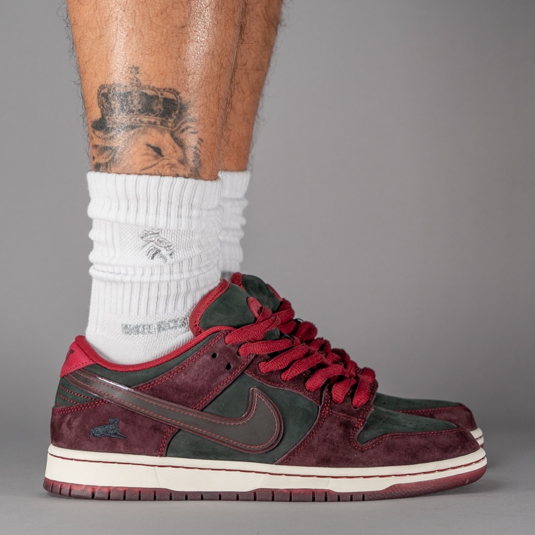 【国内 2025年 1/22 & 1/24 発売】Riot Skateshop × NIKE SB DUNK LOW (ライオットスケートショップ ナイキ ダンク ロー) [FZ1289-200]