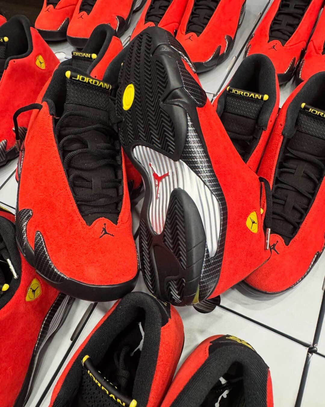 【2025年 6/11 発売】NIKE AIR JORDAN 14 “Ferrari” (ナイキ エア ジョーダン 14 “フェラーリ”) [IF5015-600]