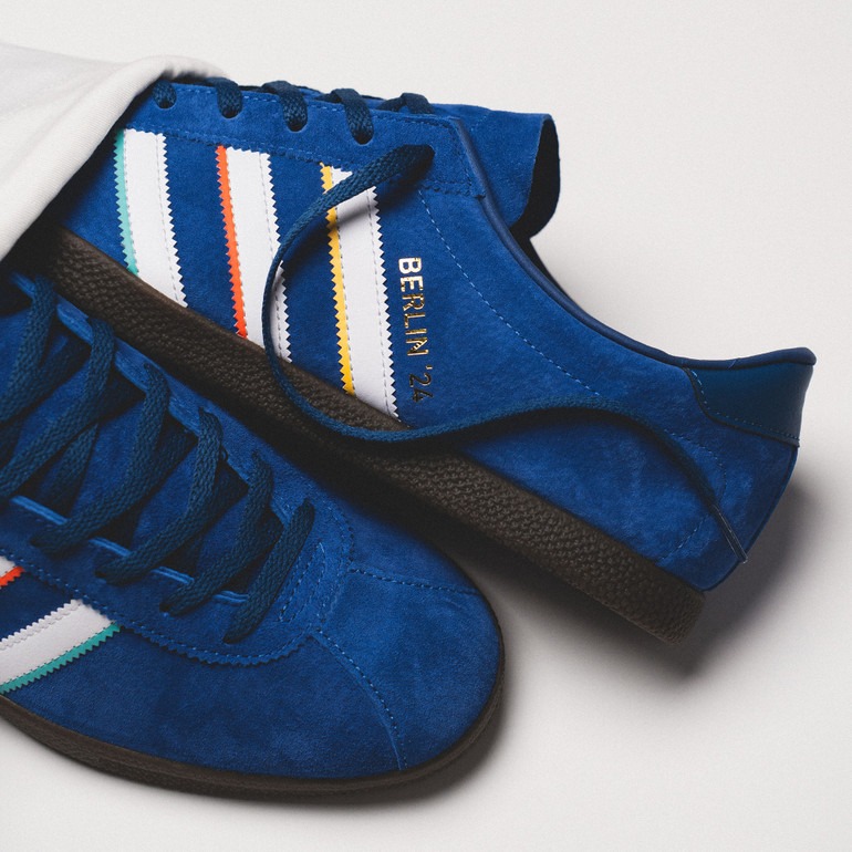 【2024年 9/4 発売】adidas Originals Berlin 24 “Blu/White” (アディダス オリジナルス ベルリン 24 “ブルー/フットウェアホワイト”) [IG2108]