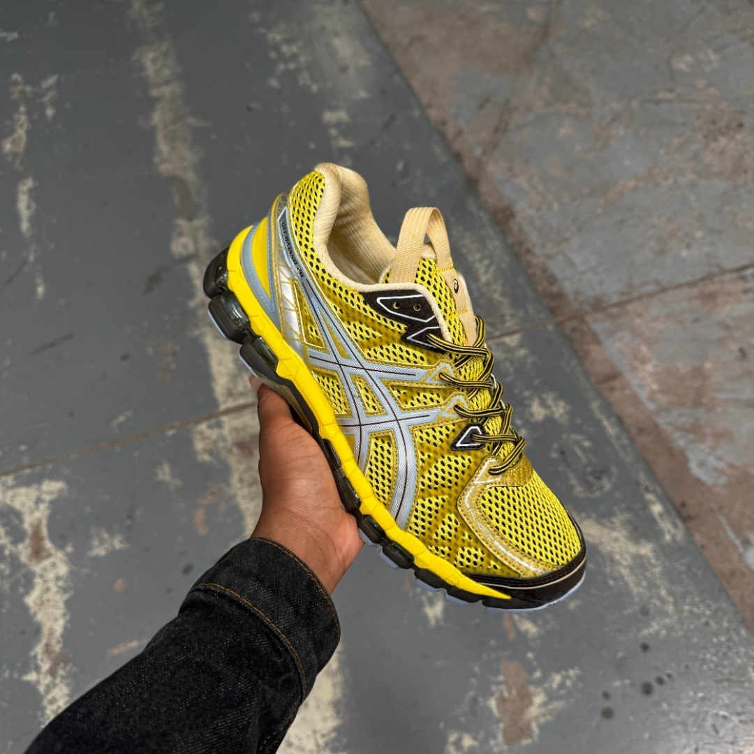 【2024年 10/25 発売】KIKO KOSTADINOV by ASICS UB9-S GEL-KAYANO 20 “Vibrant Yellow/Crystal Pink” (アシックス キコ・コスタディノフ ゲルカヤノ) [1203A456.700/1203A456.750]