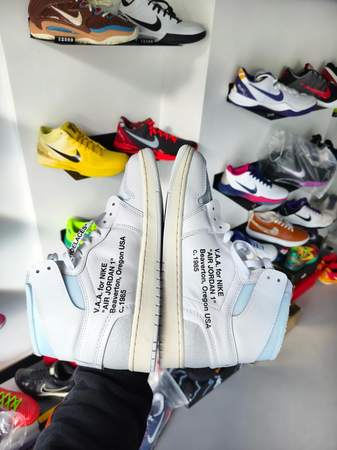 【2026年 3/28 発売予定】OFF-WHITE × NIKE AIR JORDAN 1 RETRO HIGH OG “Alaska” (オフホワイト ナイキ エア ジョーダン 1 レトロ ハイ “アラスカ”) [AA3834-100]