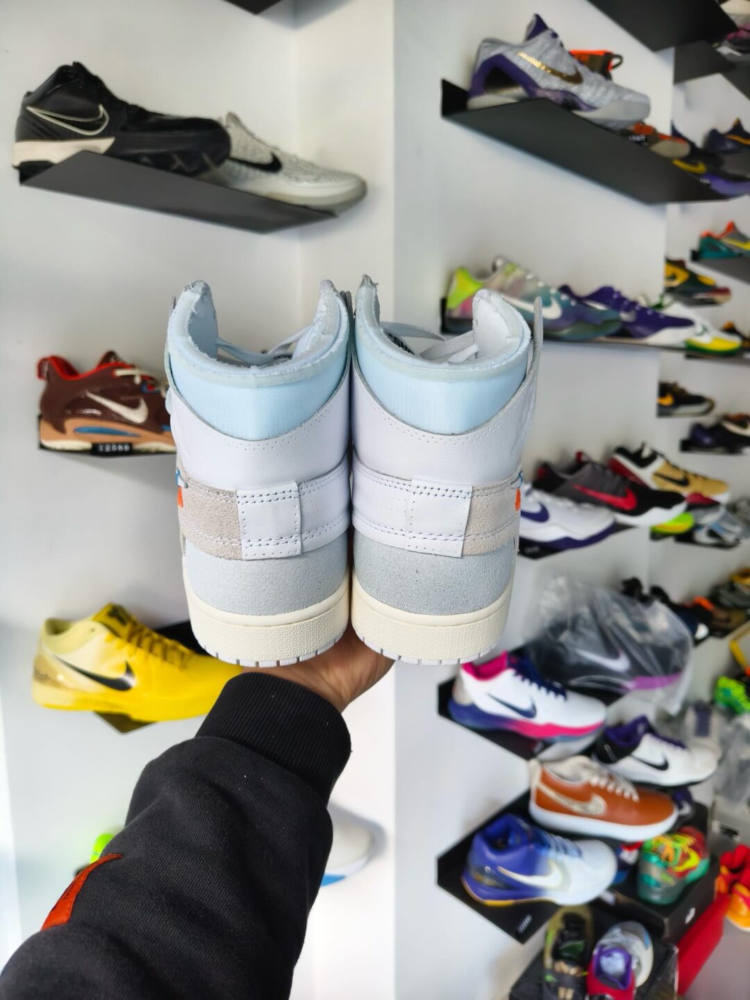 【2026年 3/28 発売予定】OFF-WHITE × NIKE AIR JORDAN 1 RETRO HIGH OG “Alaska” (オフホワイト ナイキ エア ジョーダン 1 レトロ ハイ “アラスカ”) [AA3834-100]