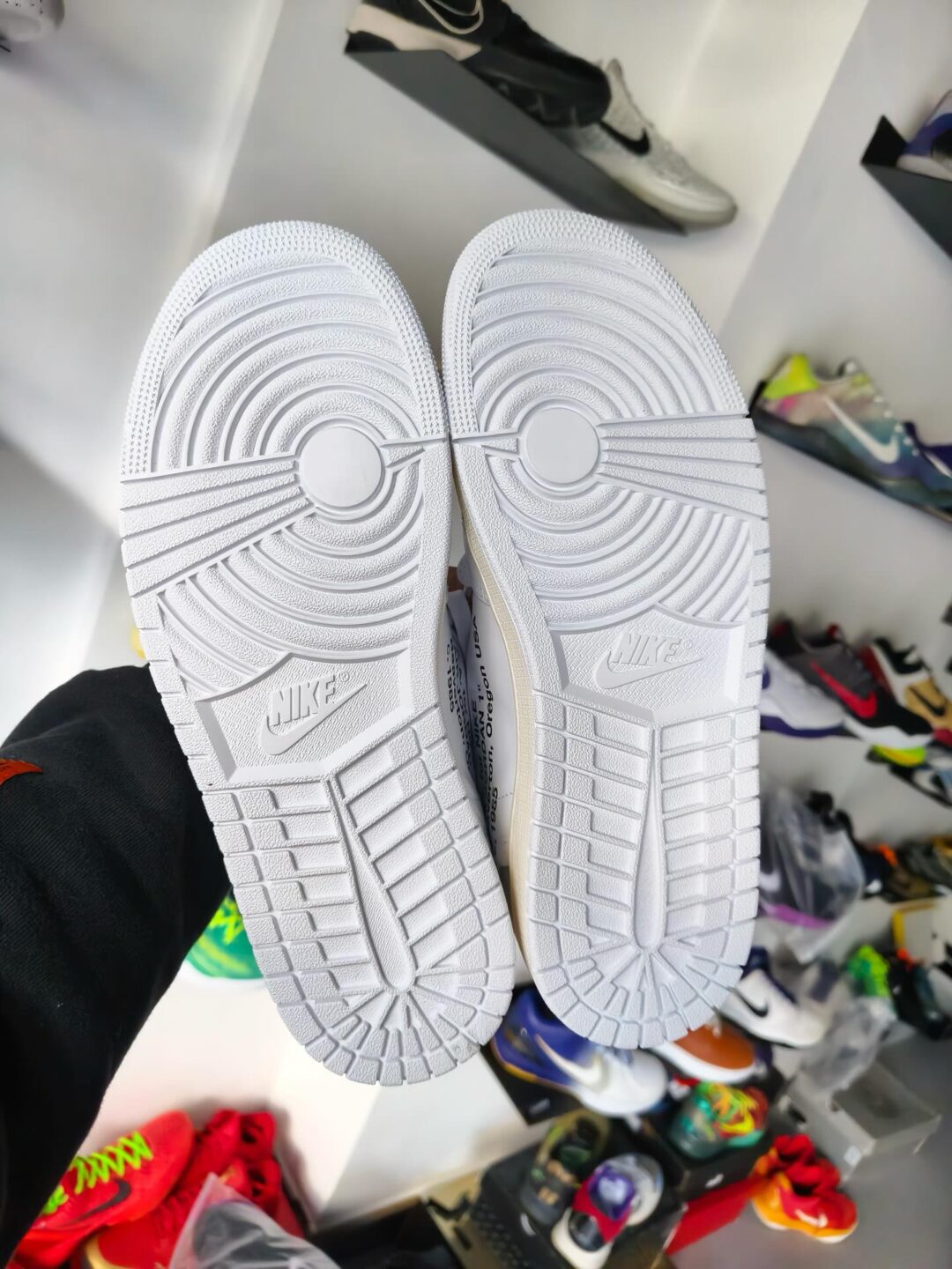 【2026年 3/28 発売予定】OFF-WHITE × NIKE AIR JORDAN 1 RETRO HIGH OG “Alaska” (オフホワイト ナイキ エア ジョーダン 1 レトロ ハイ “アラスカ”) [AA3834-100]