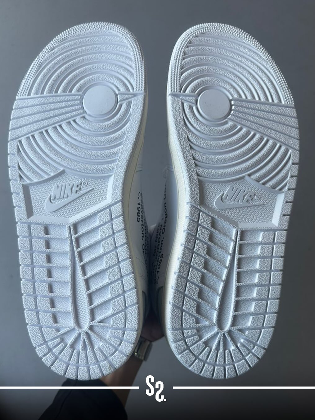 【2026年 3/28 発売予定】OFF-WHITE × NIKE AIR JORDAN 1 RETRO HIGH OG “Alaska” (オフホワイト ナイキ エア ジョーダン 1 レトロ ハイ “アラスカ”) [AA3834-100]