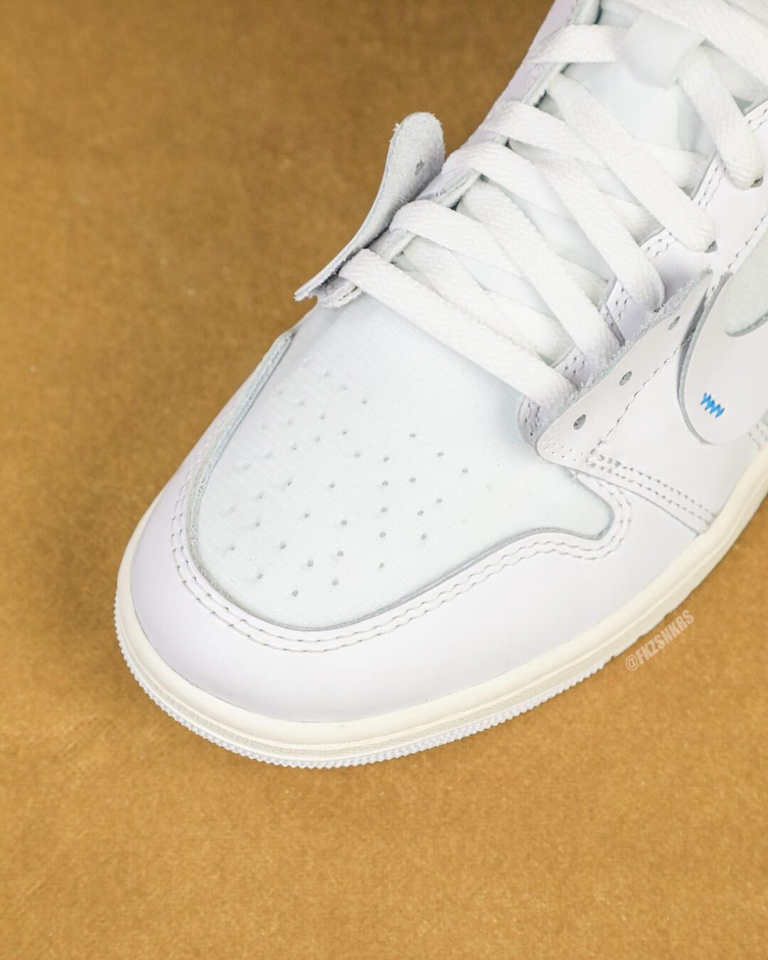 【2026年 3/28 発売予定】OFF-WHITE × NIKE AIR JORDAN 1 RETRO HIGH OG “Alaska” (オフホワイト ナイキ エア ジョーダン 1 レトロ ハイ “アラスカ”) [AA3834-100]