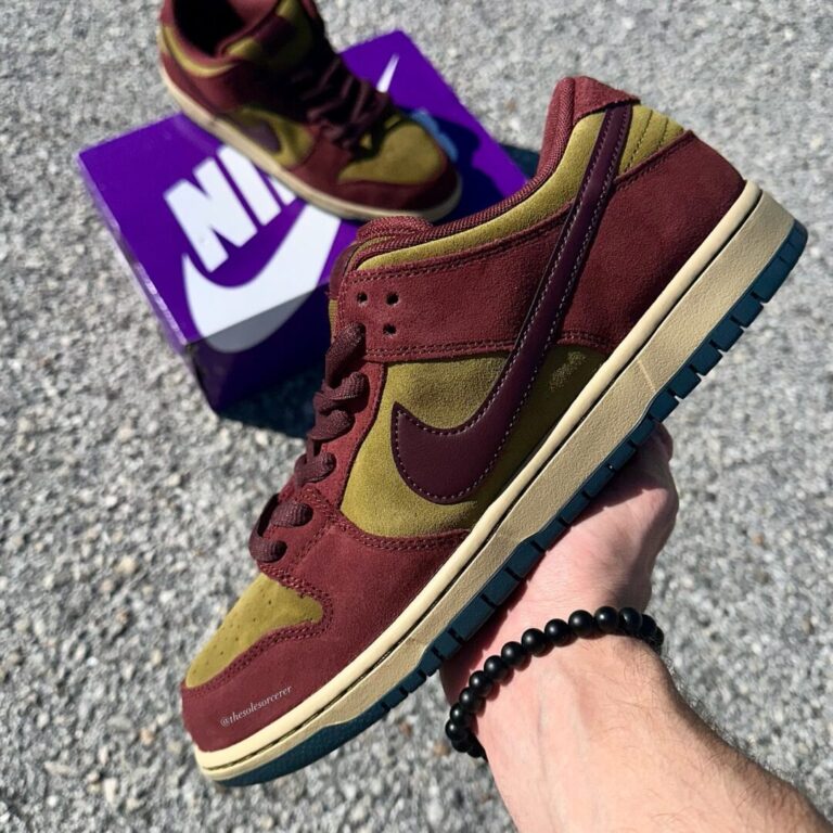 Nike SB - Dunk Low Premium Shoes | Burgundy Crush (City Of
