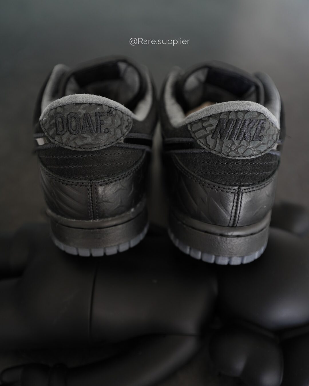 【2024年 11/28 発売】Division Street x NIKE DUNK LOW LUX “Oregon Black” (ディヴィジョン・ストリート ナイキ ダンク ロー “オレゴンブラック”) [HV1470-001]