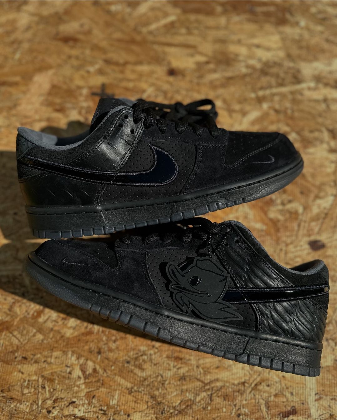 【2024年 11/28 発売】Division Street x NIKE DUNK LOW LUX “Oregon Black” (ディヴィジョン・ストリート ナイキ ダンク ロー “オレゴンブラック”) [HV1470-001]