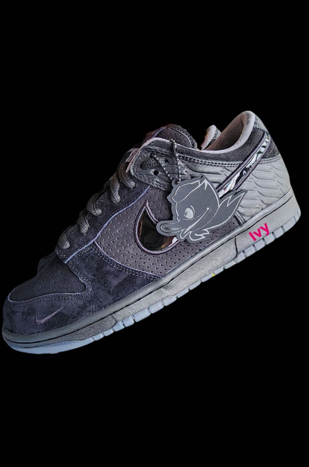 【2024年 11/28 発売】Division Street x NIKE DUNK LOW LUX “Oregon Black” (ディヴィジョン・ストリート ナイキ ダンク ロー “オレゴンブラック”) [HV1470-001]