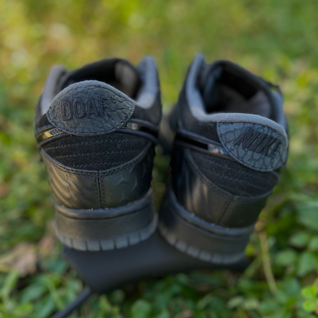 【2024年 11/28 発売】Division Street x NIKE DUNK LOW LUX “Oregon Black” (ディヴィジョン・ストリート ナイキ ダンク ロー “オレゴンブラック”) [HV1470-001]