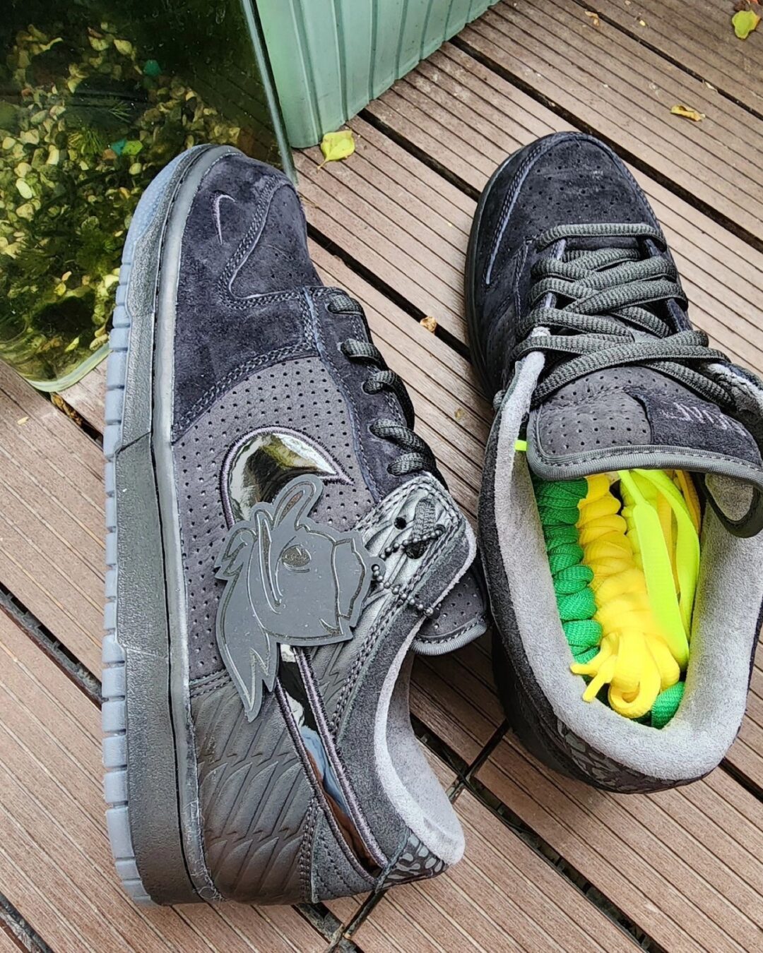 【2024年 11/28 発売】Division Street x NIKE DUNK LOW LUX “Oregon Black” (ディヴィジョン・ストリート ナイキ ダンク ロー “オレゴンブラック”) [HV1470-001]