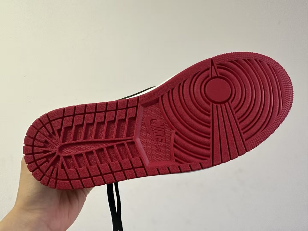 【2025年 11/15 発売予定】NIKE AIR JORDAN 1 RETRO LOW OG “Chicago/Black/Muslin/Varsity Red” (ナイキ エア ジョーダン 1 レトロ ロー “シカゴ/ブラック/ムスリン/バーシティレッド″) [HQ6998-600]