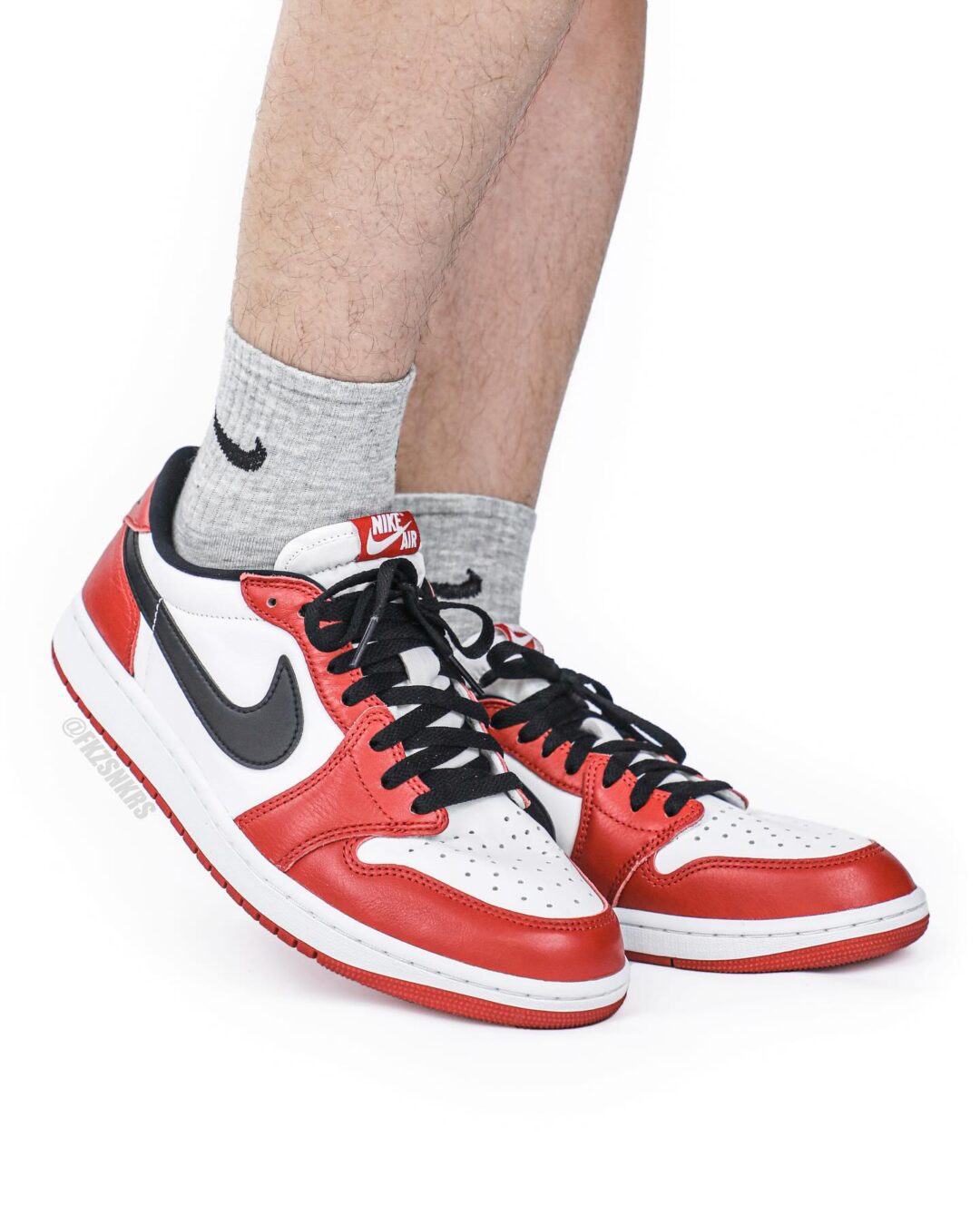 【2025年 11/15 発売予定】NIKE AIR JORDAN 1 RETRO LOW OG “Chicago/Black/Muslin/Varsity Red” (ナイキ エア ジョーダン 1 レトロ ロー “シカゴ/ブラック/ムスリン/バーシティレッド″) [HQ6998-600]