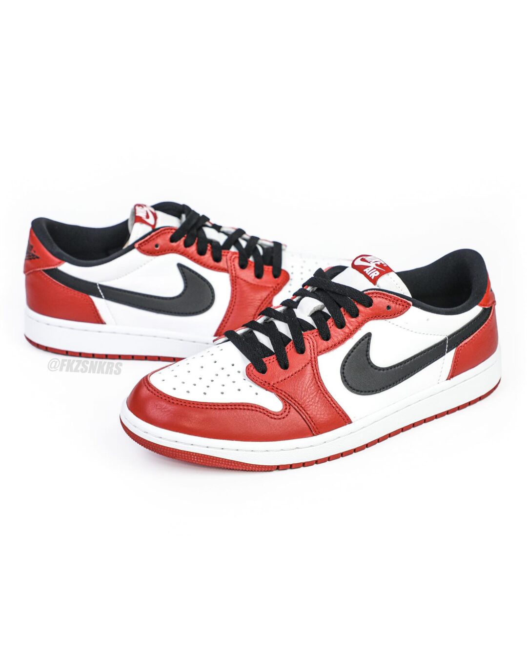 【2025年 11/15 発売予定】NIKE AIR JORDAN 1 RETRO LOW OG “Chicago/Black/Muslin/Varsity Red” (ナイキ エア ジョーダン 1 レトロ ロー “シカゴ/ブラック/ムスリン/バーシティレッド″) [HQ6998-600]