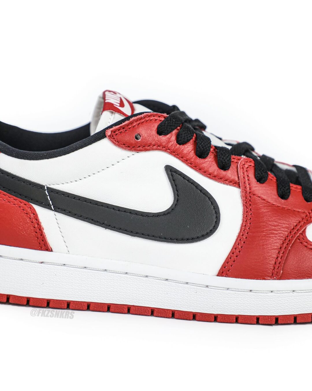 【2025年 11/15 発売予定】NIKE AIR JORDAN 1 RETRO LOW OG “Chicago/Black/Muslin/Varsity Red” (ナイキ エア ジョーダン 1 レトロ ロー “シカゴ/ブラック/ムスリン/バーシティレッド″) [HQ6998-600]