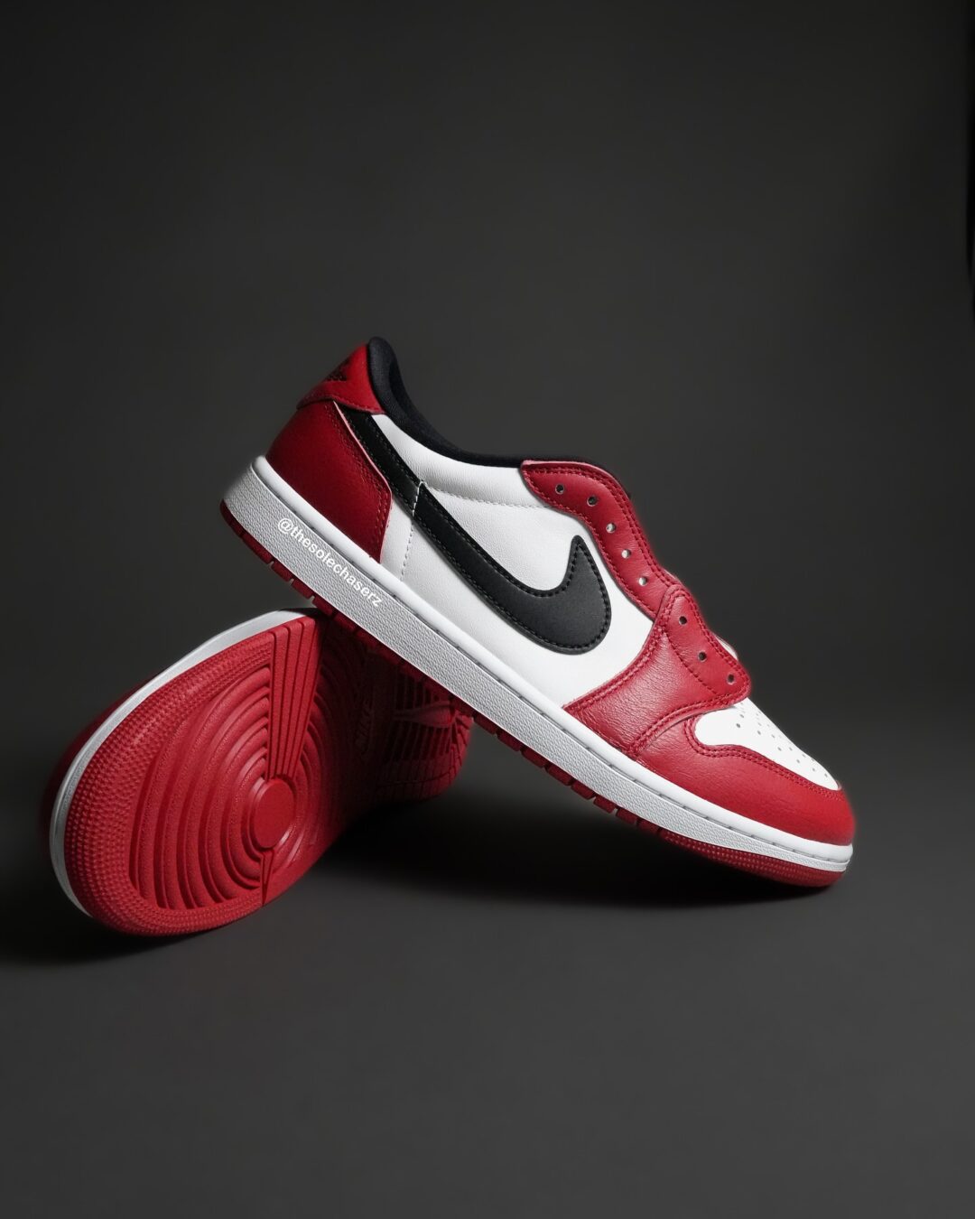 【2025年 11/15 発売予定】NIKE AIR JORDAN 1 RETRO LOW OG “Chicago/Black/Muslin/Varsity Red” (ナイキ エア ジョーダン 1 レトロ ロー “シカゴ/ブラック/ムスリン/バーシティレッド″) [HQ6998-600]