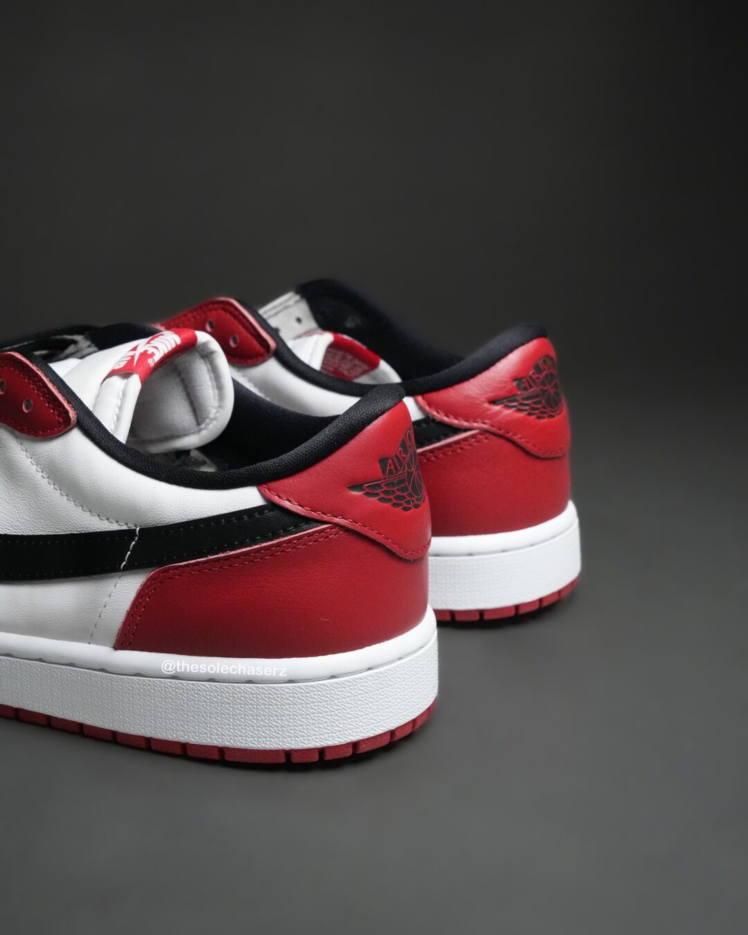 【2025年 11/15 発売予定】NIKE AIR JORDAN 1 RETRO LOW OG “Chicago/Black/Muslin/Varsity Red” (ナイキ エア ジョーダン 1 レトロ ロー “シカゴ/ブラック/ムスリン/バーシティレッド″) [HQ6998-600]