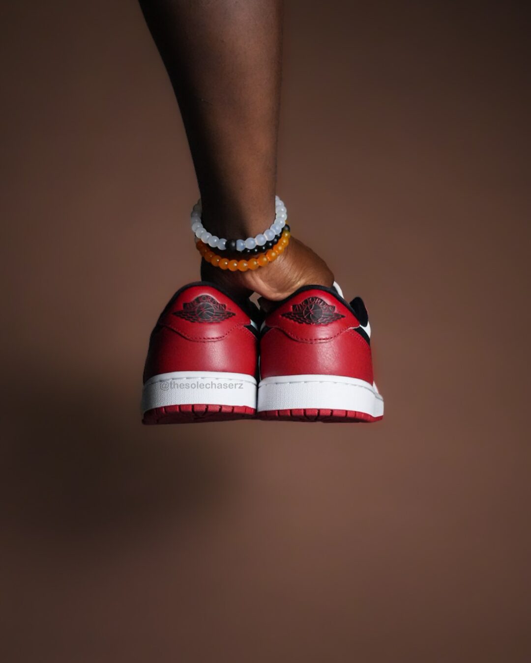 【2025年 11/15 発売予定】NIKE AIR JORDAN 1 RETRO LOW OG “Chicago/Black/Muslin/Varsity Red” (ナイキ エア ジョーダン 1 レトロ ロー “シカゴ/ブラック/ムスリン/バーシティレッド″) [HQ6998-600]