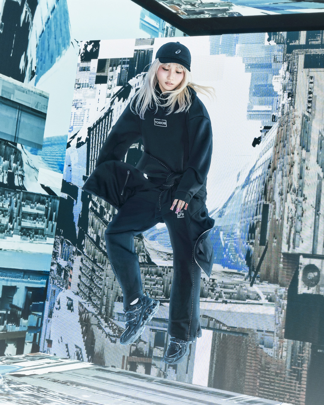 【2026年 3/19 発売】ASICS × YOASOBI GEL-KINETIC FLUENT Y (アシックス ヨアソビ) [1203A837.001/1203A837.020]