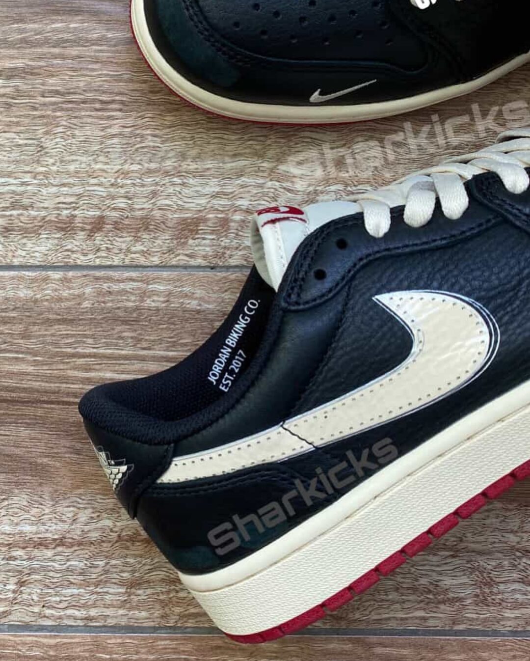 【2025年 8/2 発売予定】Nigel Sylvester x NIKE AIR JORDAN 1 LOW OG “NITRO” (ナイジェル・シルベスター ナイキ エア ジョーダン 1 レロー “ニトロ″) [IB8958-001]