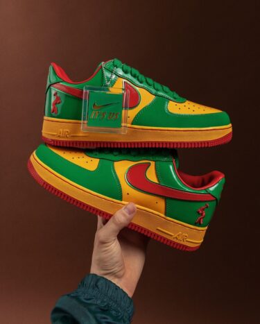 【2025年 5/22 発売】「Lil Yachty/リル・ヨッティ」× NIKE AIR FORCE 1 “Lucky Green/Mystic Red” (ナイキ エア フォース 1 “ラッキーグリーン/ミスティックレッド”) [IH4383-300]