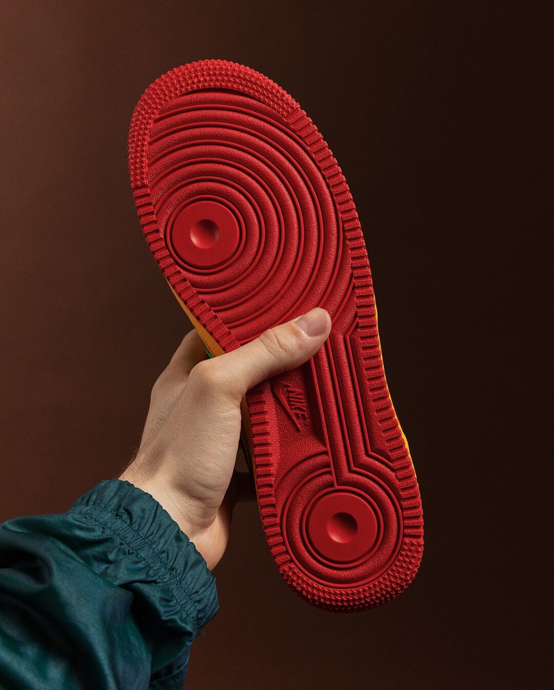 【2025年 5/22 発売】「Lil Yachty/リル・ヨッティ」× NIKE AIR FORCE 1 “Lucky Green/Mystic Red” (ナイキ エア フォース 1 “ラッキーグリーン/ミスティックレッド”) [IH4383-300]