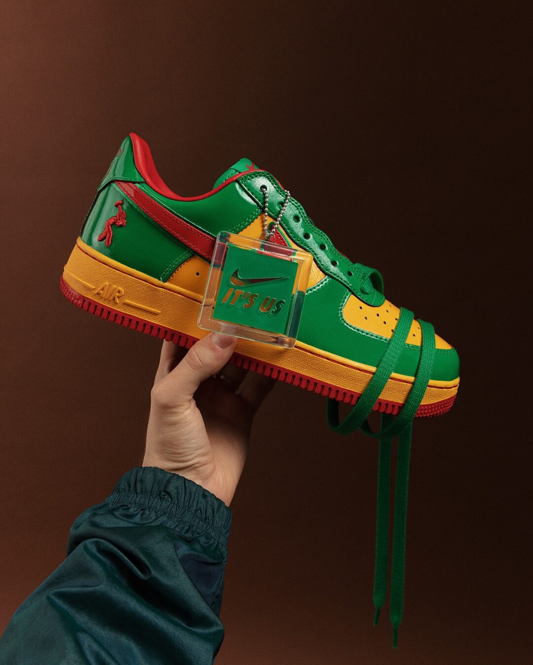 【2025年 5/22 発売】「Lil Yachty/リル・ヨッティ」× NIKE AIR FORCE 1 “Lucky Green/Mystic Red” (ナイキ エア フォース 1 “ラッキーグリーン/ミスティックレッド”) [IH4383-300]