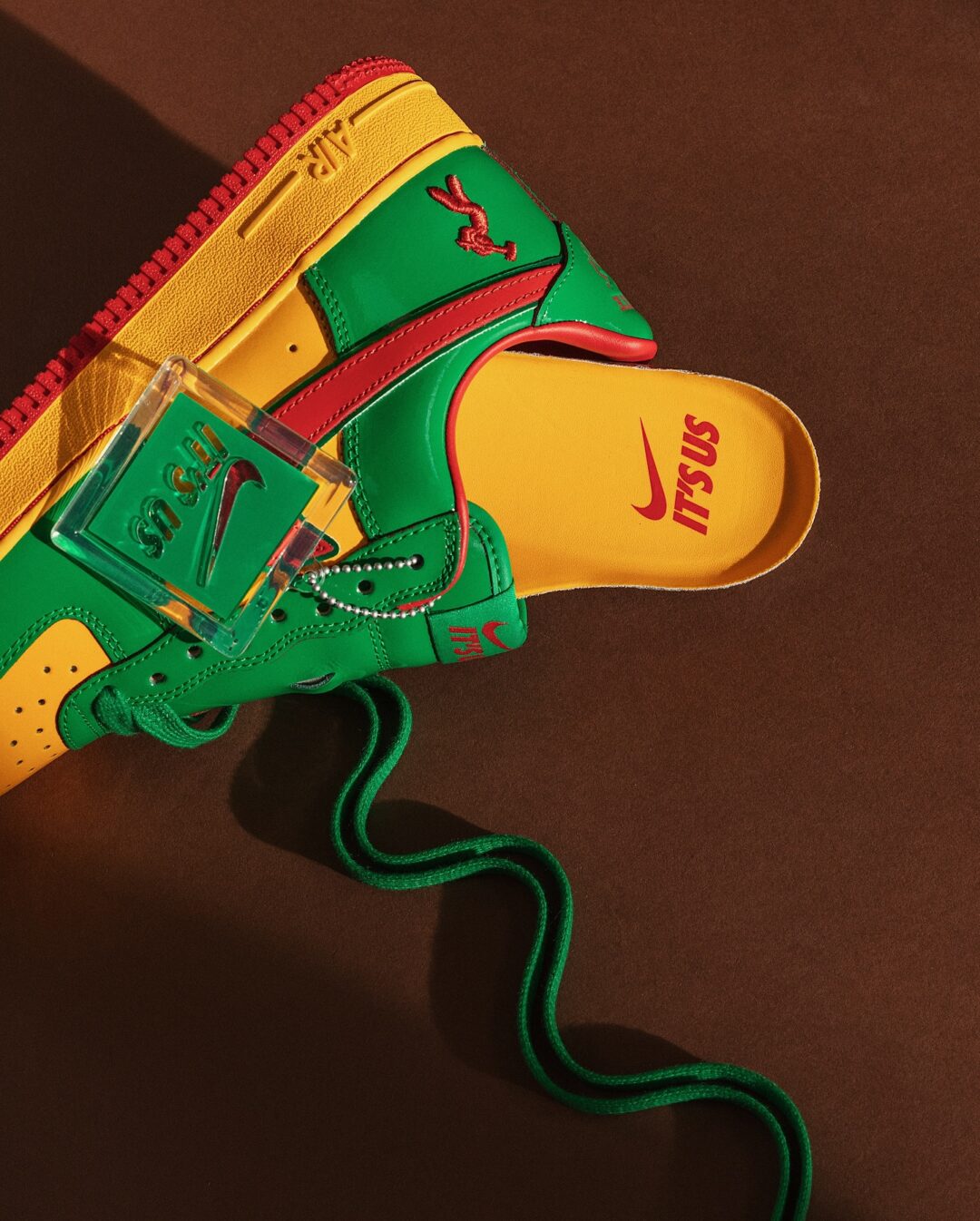 【2025年 5/22 発売】「Lil Yachty/リル・ヨッティ」× NIKE AIR FORCE 1 “Lucky Green/Mystic Red” (ナイキ エア フォース 1 “ラッキーグリーン/ミスティックレッド”) [IH4383-300]