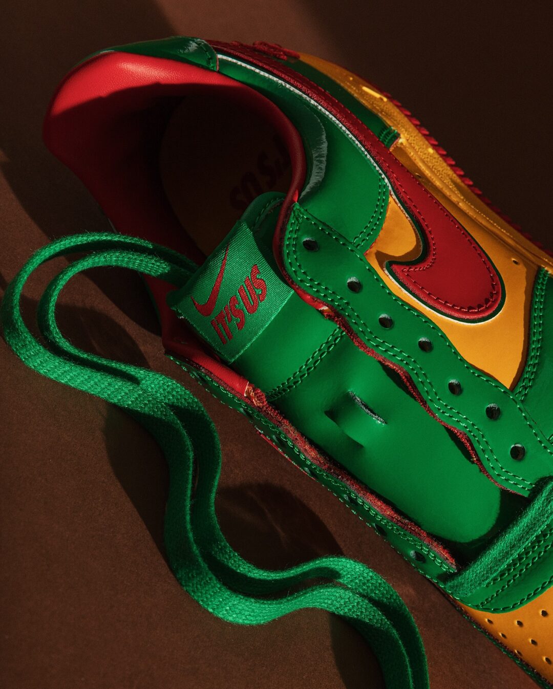 【2025年 5/22 発売】「Lil Yachty/リル・ヨッティ」× NIKE AIR FORCE 1 “Lucky Green/Mystic Red” (ナイキ エア フォース 1 “ラッキーグリーン/ミスティックレッド”) [IH4383-300]