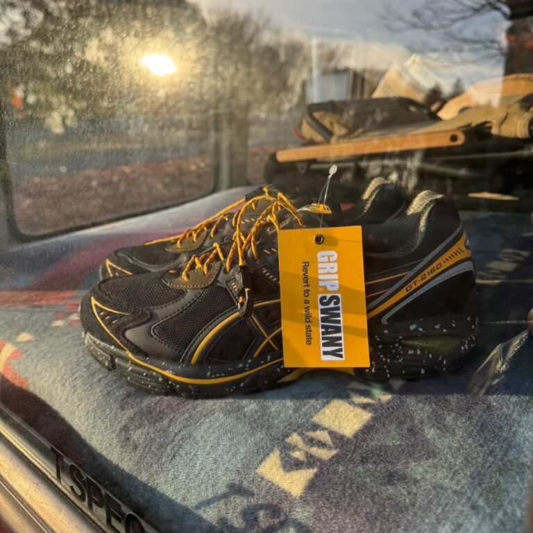 2025年 1/25 発売・25周年企画】atmos × ASICS × GRIP SWANY GT-2160