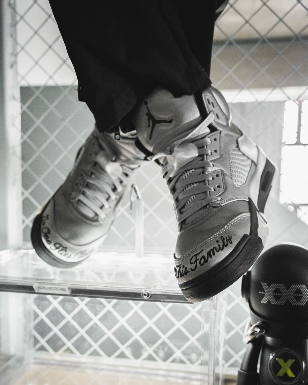【2025年 9/1 発売予定】NIKE AIR JORDAN 5 WINGS “Medium Grey/Black” (ナイキ エア ジョーダン 5 ウィングス “ミディアムグレー/ブラック”) [IO2038-001]