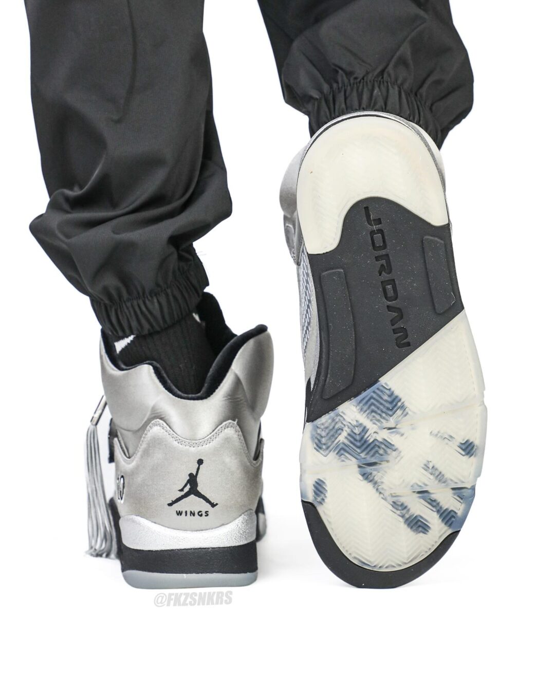 【2025年 9/1 発売予定】NIKE AIR JORDAN 5 WINGS “Medium Grey/Black” (ナイキ エア ジョーダン 5 ウィングス “ミディアムグレー/ブラック”) [IO2038-001]