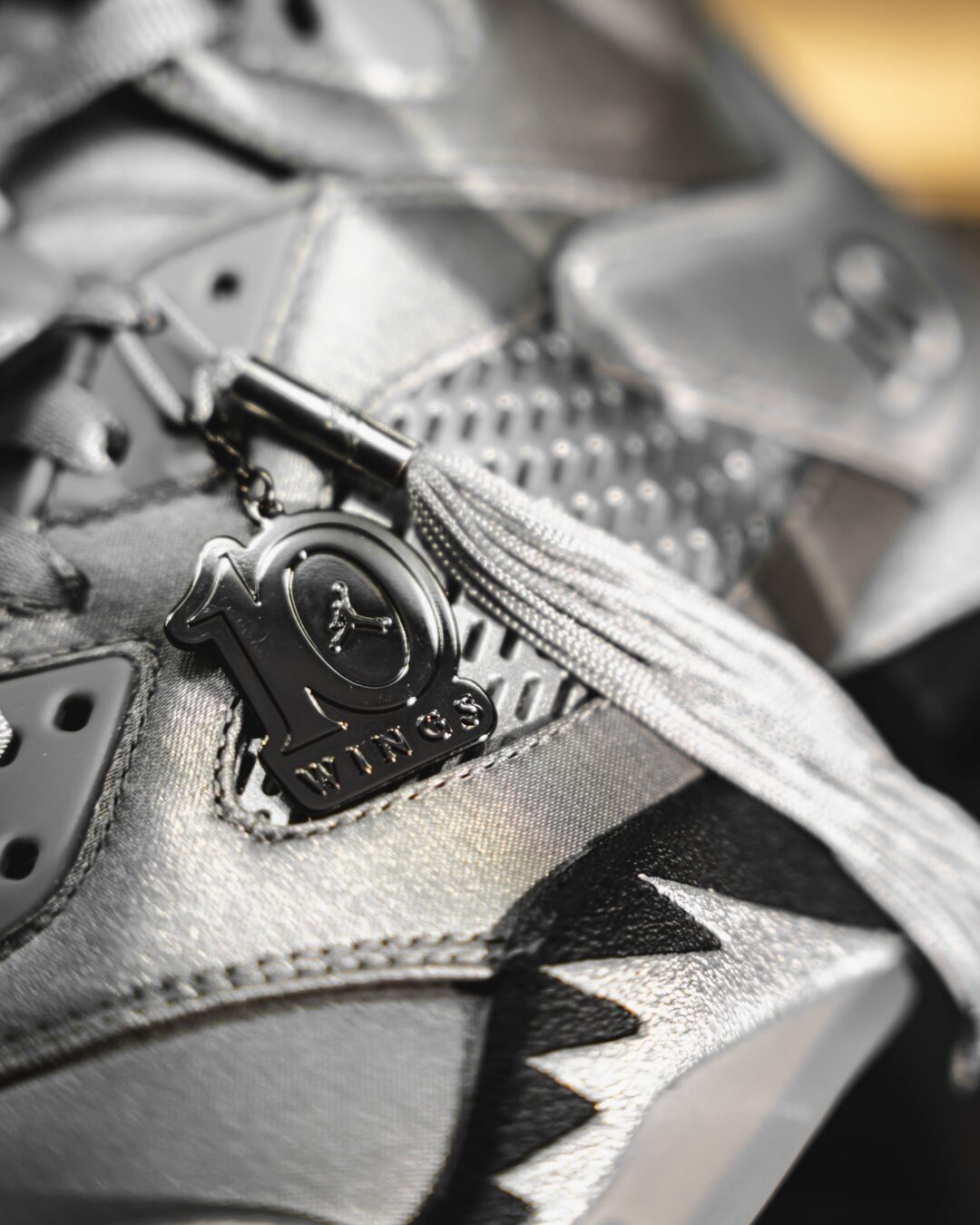 【2025年 9/1 発売予定】NIKE AIR JORDAN 5 WINGS “Medium Grey/Black” (ナイキ エア ジョーダン 5 ウィングス “ミディアムグレー/ブラック”) [IO2038-001]