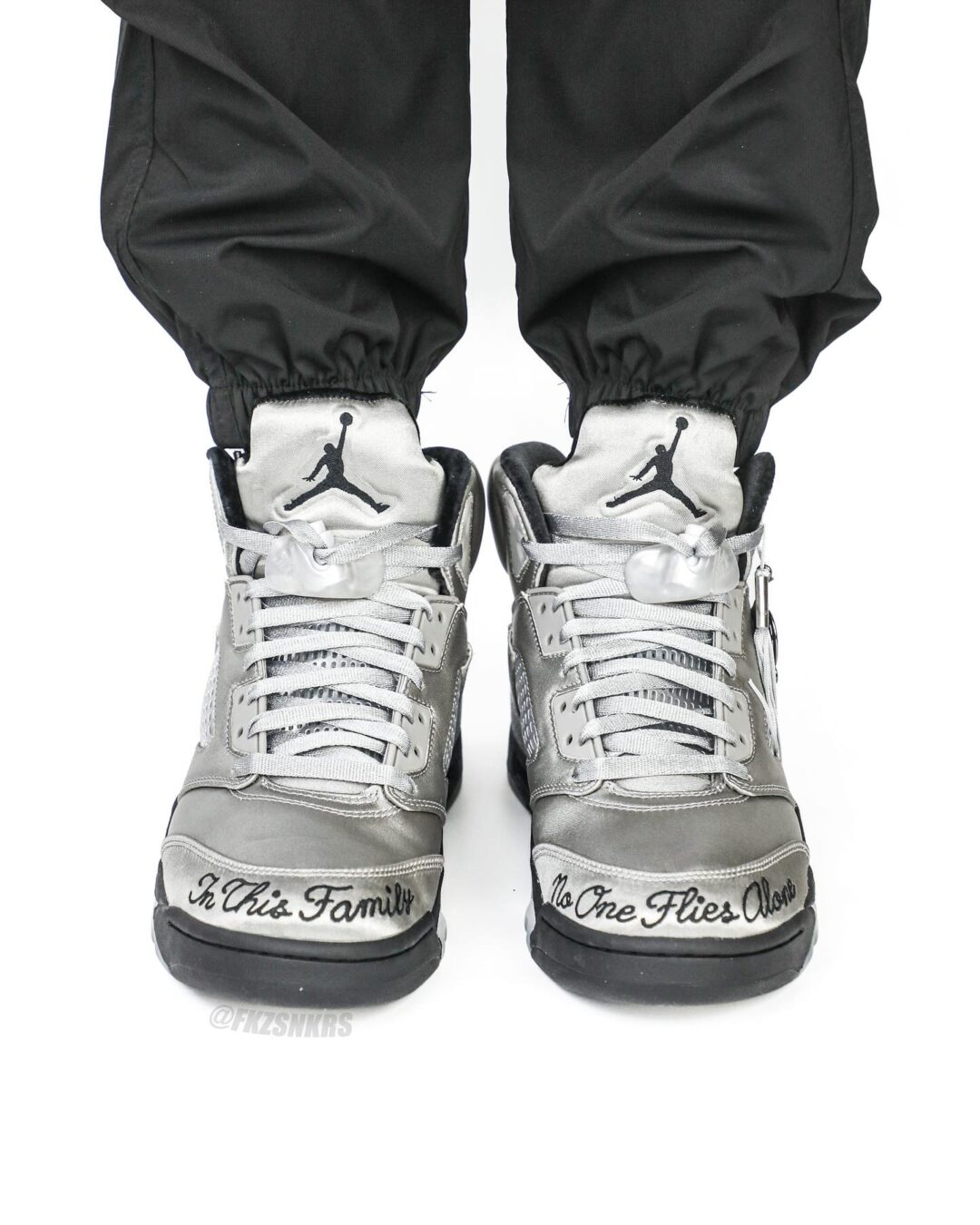 【2025年 9/1 発売予定】NIKE AIR JORDAN 5 WINGS “Medium Grey/Black” (ナイキ エア ジョーダン 5 ウィングス “ミディアムグレー/ブラック”) [IO2038-001]