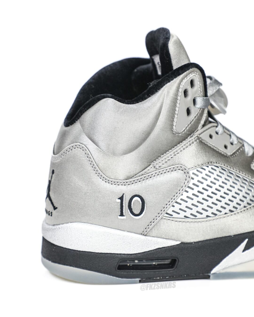 【2025年 9/1 発売予定】NIKE AIR JORDAN 5 WINGS “Medium Grey/Black” (ナイキ エア ジョーダン 5 ウィングス “ミディアムグレー/ブラック”) [IO2038-001]