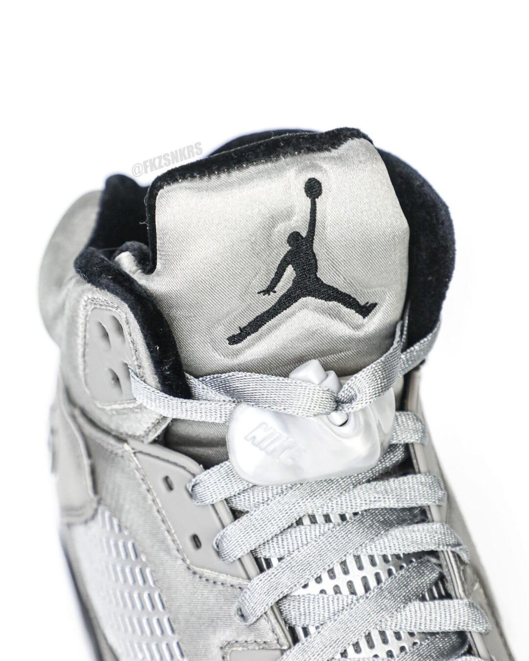 【2025年 9/1 発売予定】NIKE AIR JORDAN 5 WINGS “Medium Grey/Black” (ナイキ エア ジョーダン 5 ウィングス “ミディアムグレー/ブラック”) [IO2038-001]