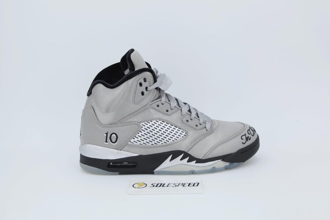 【2025年 9/1 発売予定】NIKE AIR JORDAN 5 WINGS “Medium Grey/Black” (ナイキ エア ジョーダン 5 ウィングス “ミディアムグレー/ブラック”) [IO2038-001]