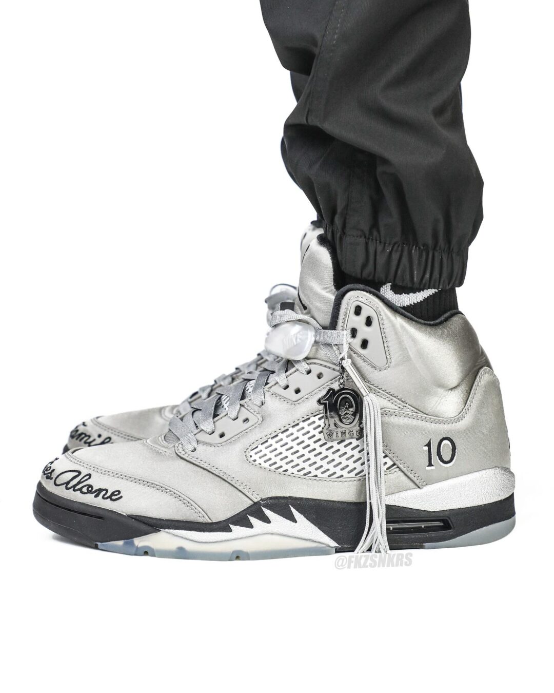 【2025年 9/1 発売予定】NIKE AIR JORDAN 5 WINGS “Medium Grey/Black” (ナイキ エア ジョーダン 5 ウィングス “ミディアムグレー/ブラック”) [IO2038-001]