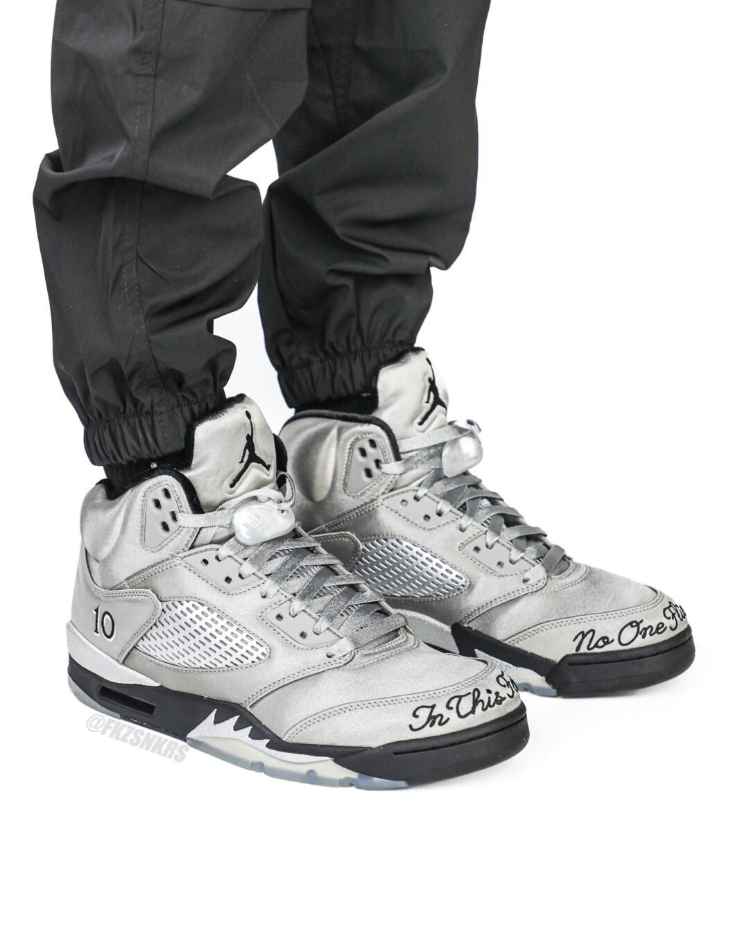 【2025年 9/1 発売予定】NIKE AIR JORDAN 5 WINGS “Medium Grey/Black” (ナイキ エア ジョーダン 5 ウィングス “ミディアムグレー/ブラック”) [IO2038-001]