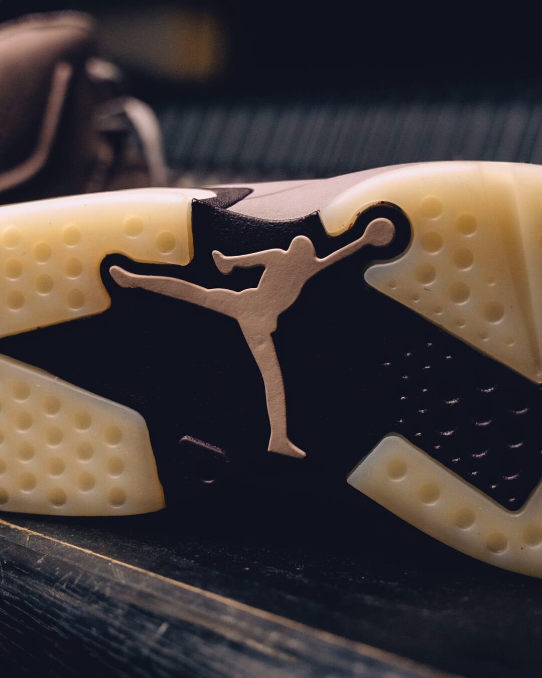 【国内 2025年 12/6 発売】A Ma Maniére × NIKE AIR JORDAN 6 SP “Sail/Smokey Mauve” (ア マ マニエール ナイキ エア ジョーダン 6 SP) [IF3103-100/IF3103-200]