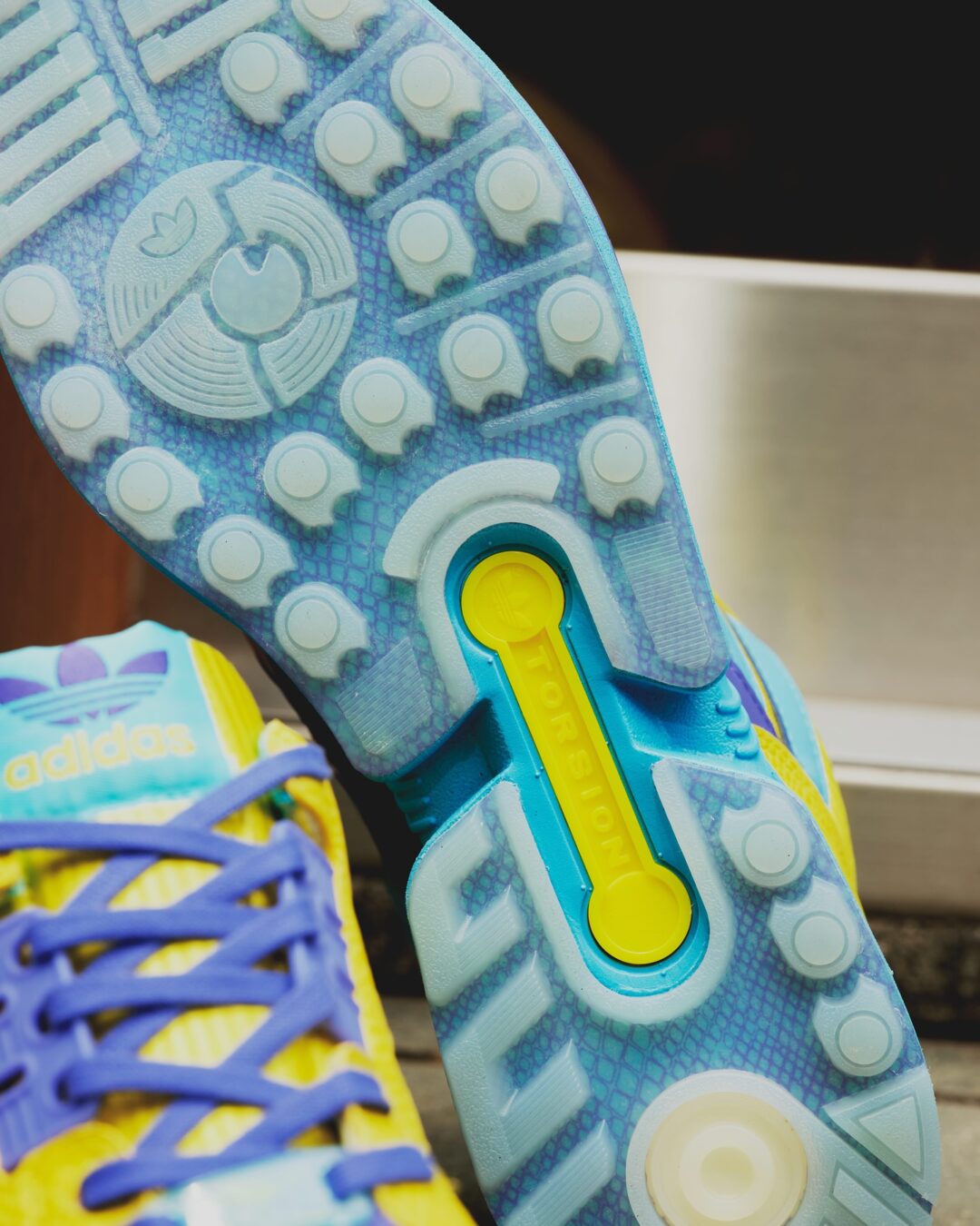 【2025年 4/19 & 6/14 発売】atmos × adidas Originals ZX 8000 G-SNK 10 “URA” (アトモス アディダス オリジナルス ゼットエックス) [JQ2580]