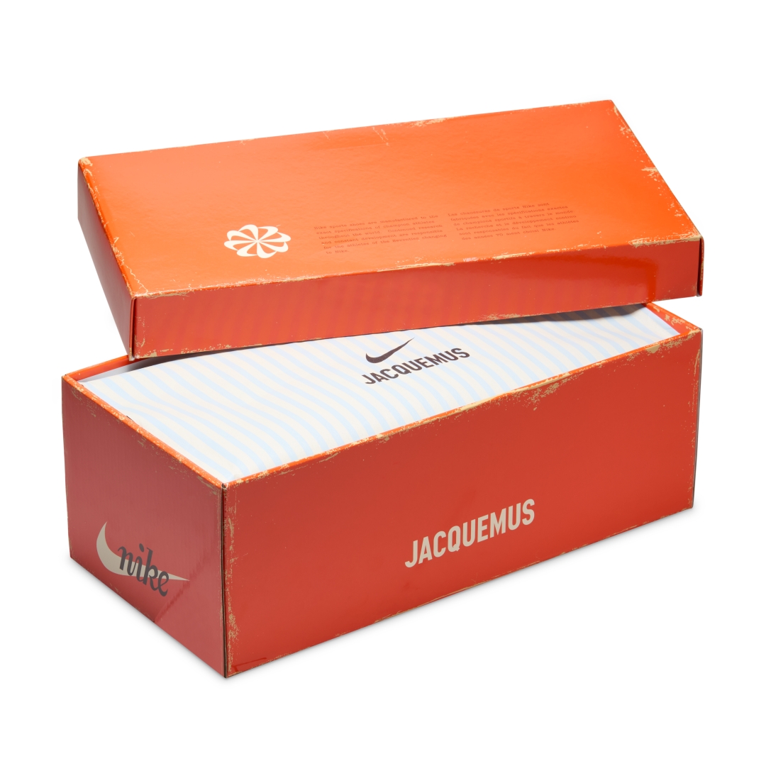 【2025年 9/29 & 10/10 発売】JACQUEMUS × NIKE MOON SHOES 2025 FW (ジャックムス ナイキ ムーンシューズ) [HV8547-001/HV8547-002/HV8547-200/HV8547-600/HV8547-601/HV8547-700]
